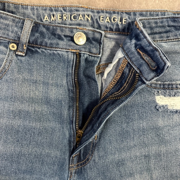American Eagle Women’s Mom Jeans 6 Long Blue Distressed Straight - Picture 2 of 9